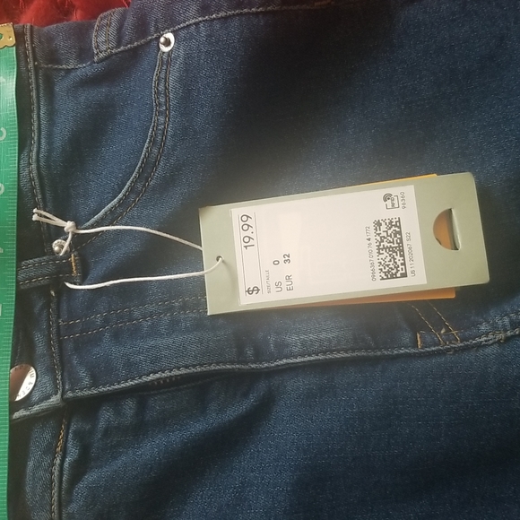 NWT H & M Size 0 Jeans - Picture 2 of 5